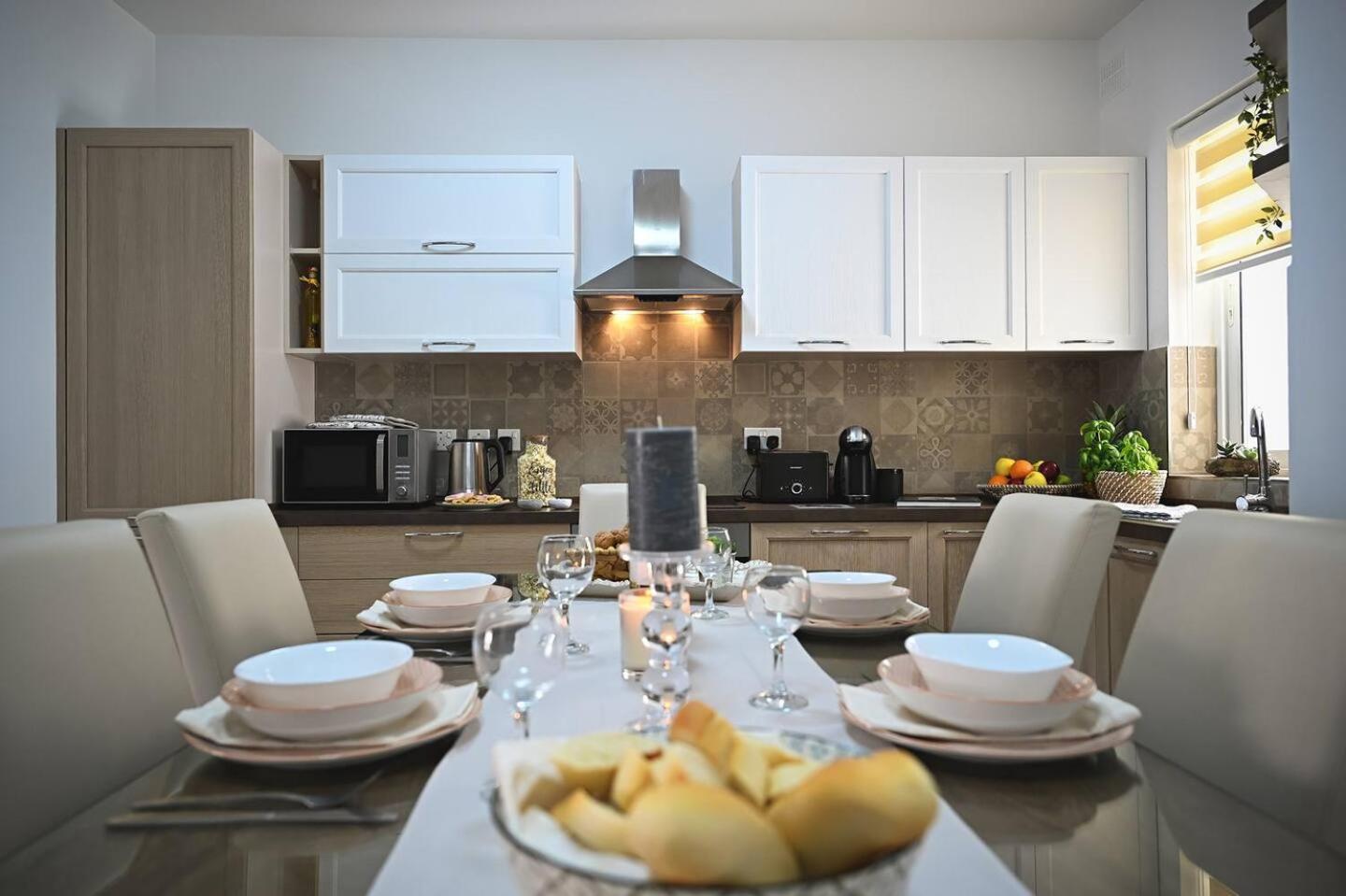 Fl 2 Ta'Lonza Luxury With Hot Tub By Homely Mellieħa Extérieur photo