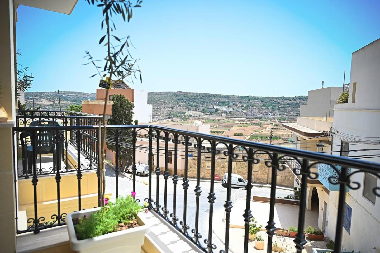 Fl 2 Ta'Lonza Luxury With Hot Tub By Homely Mellieħa Extérieur photo