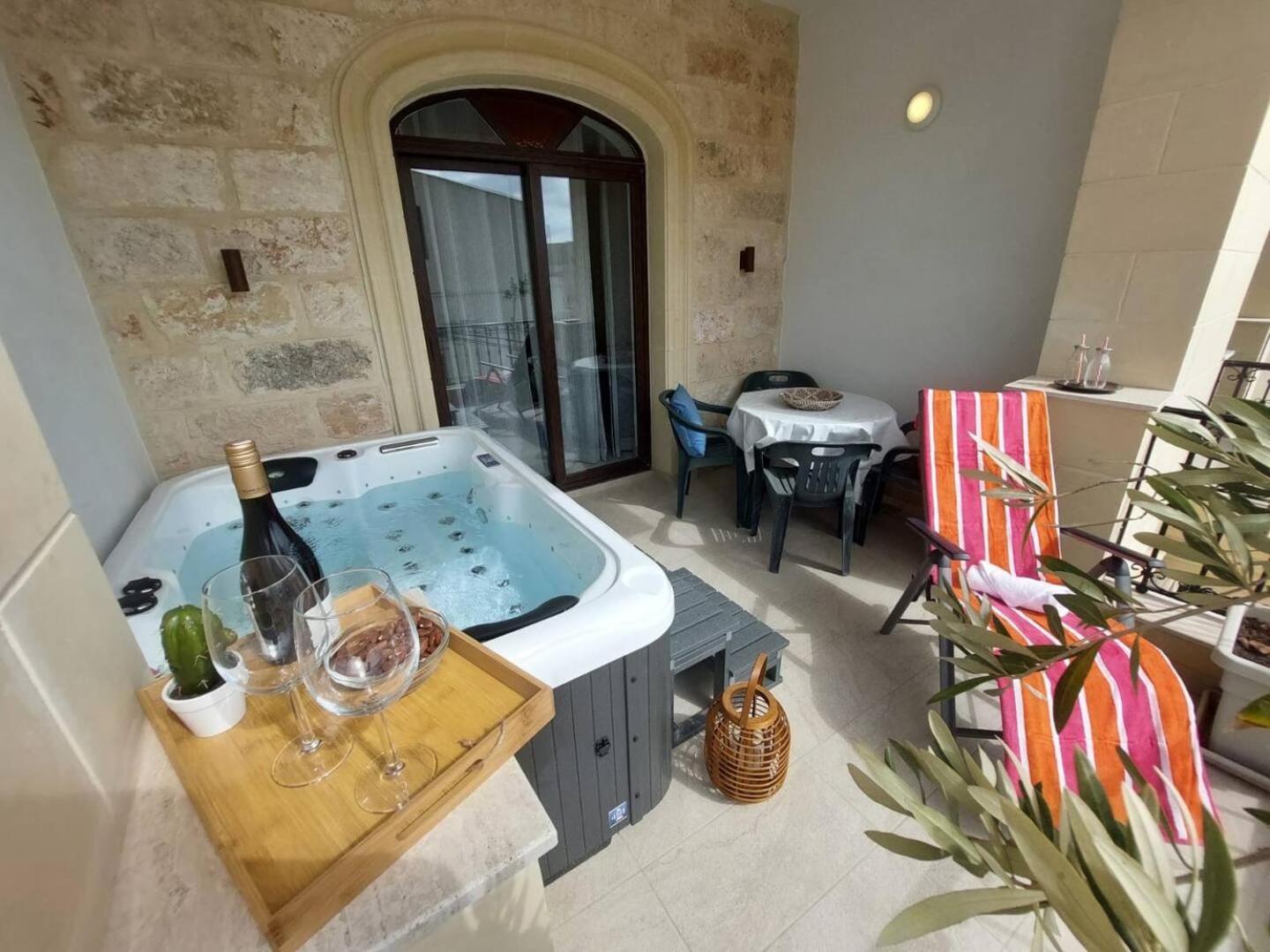 Fl 2 Ta'Lonza Luxury With Hot Tub By Homely Mellieħa Extérieur photo
